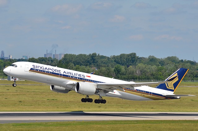 Singapore Airlines takeoff
